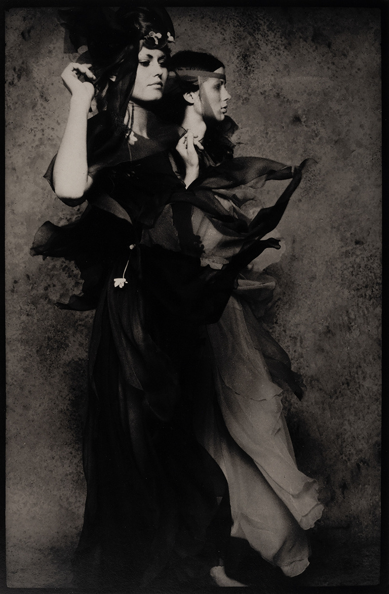 Oana Ivan Gallery - IN FULL BLOOM