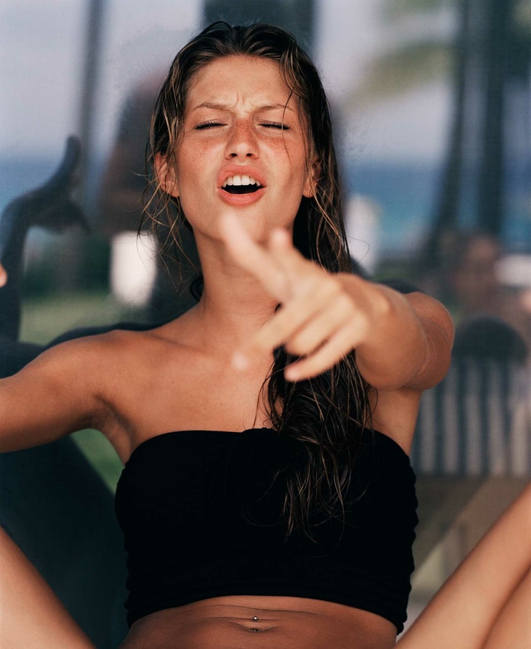 Oana Ivan Gallery - GBE_0009_Giselle_pointing_2000_001_V1-2.jpg