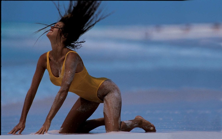 Oana Ivan Gallery - GBE_0008_Gilles Bensimon - ELLE MACPHERSON 1986.jpg